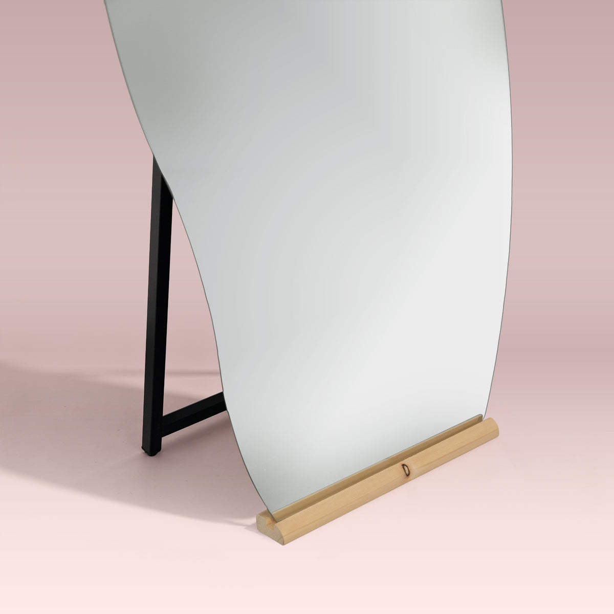 The Royal Contour Standing Mirror