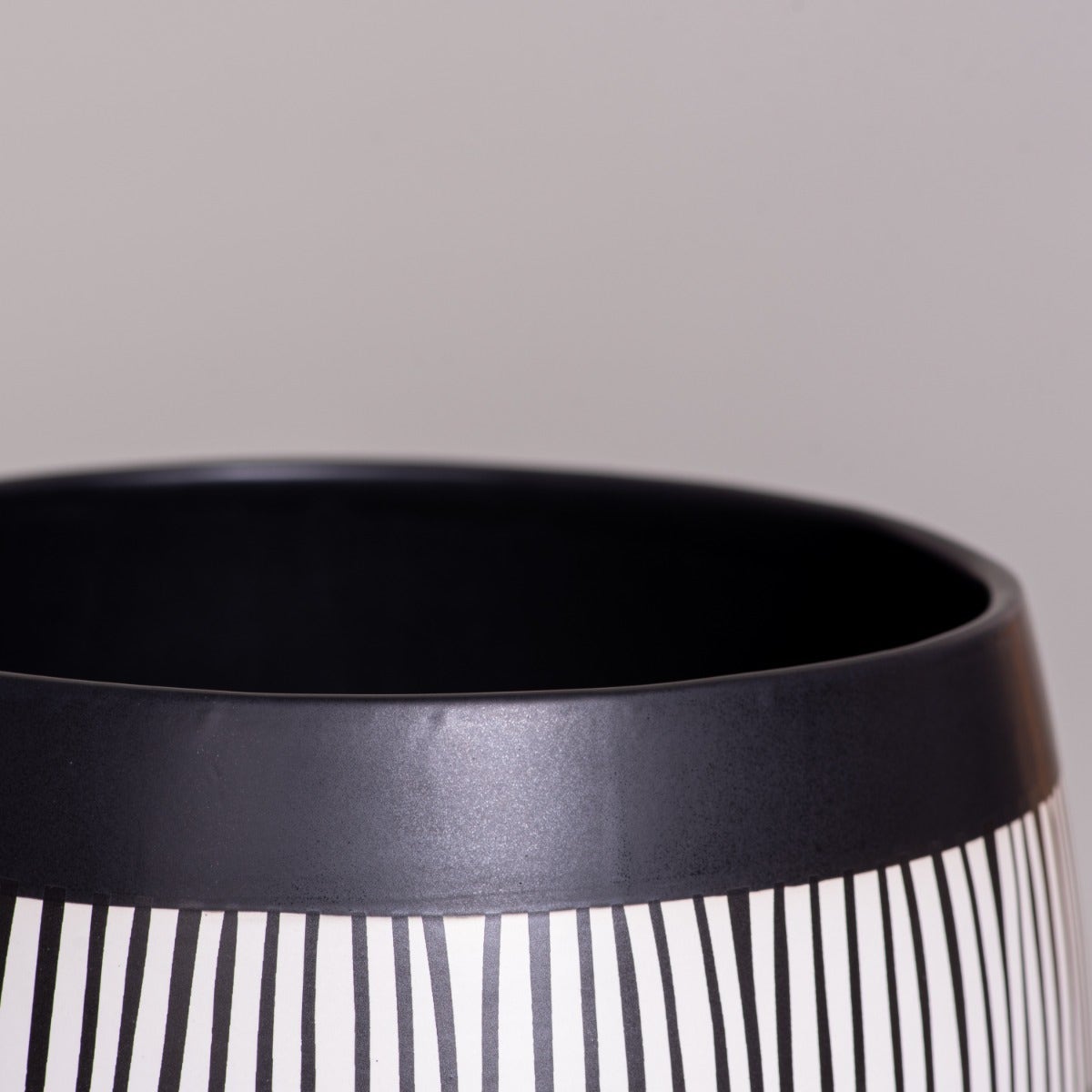 Simple Touch (Black/ White) Ceramic Vase
