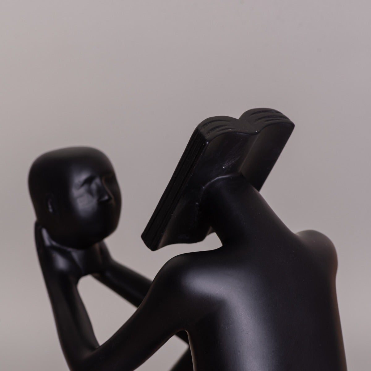 Read To Me (Black ) Resin Home Decor