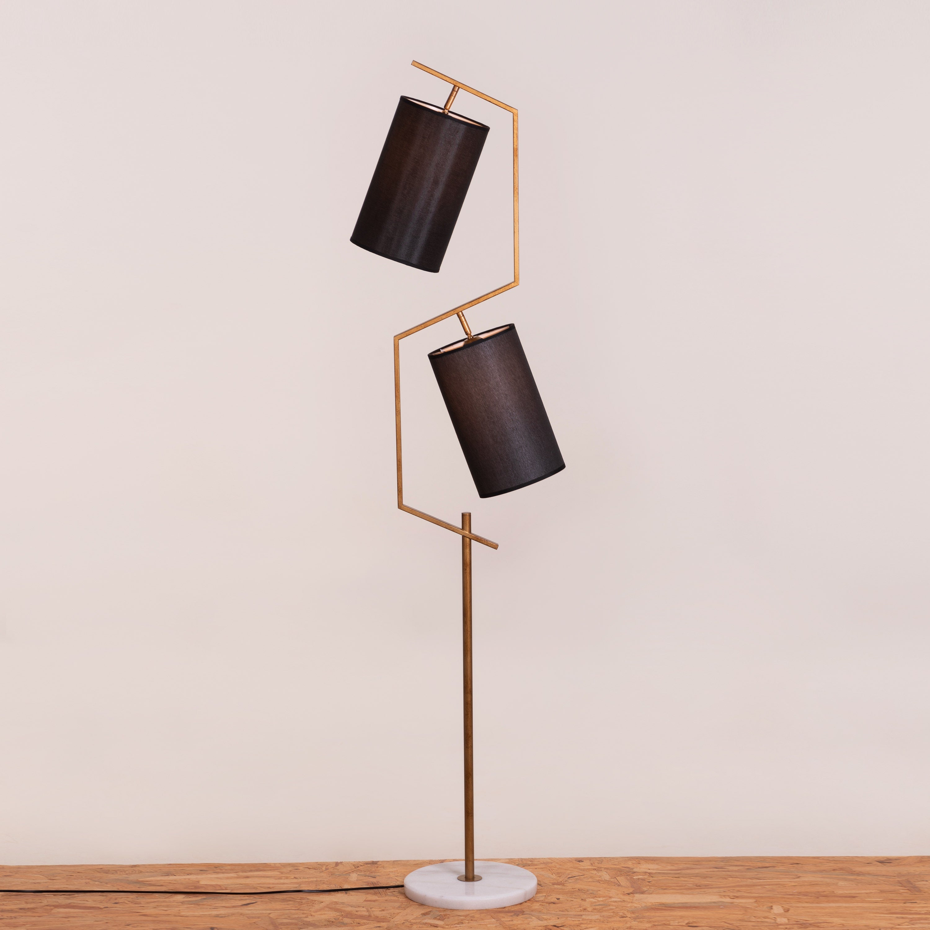 Effortless Signature (Gold, Black) Floor Lamp