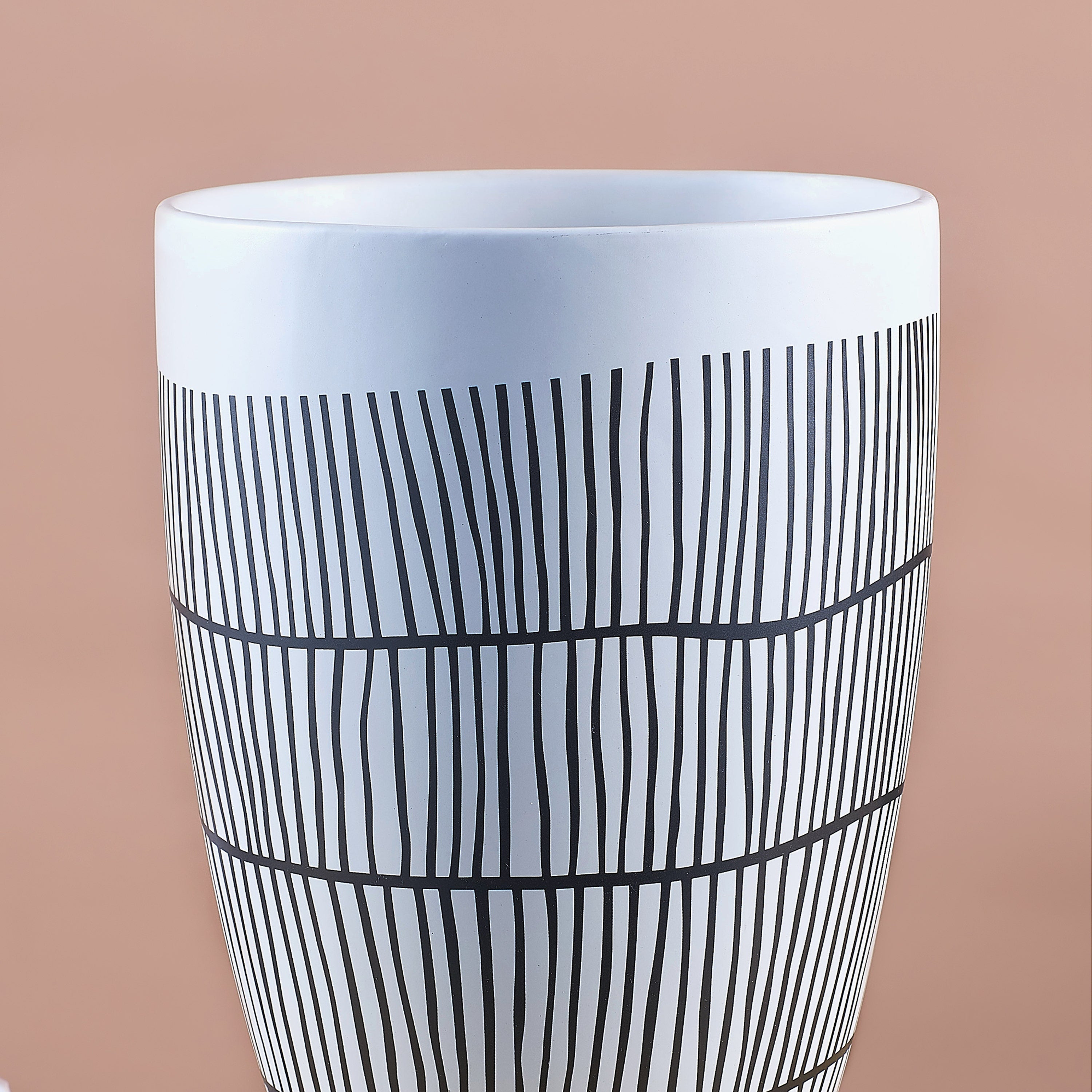 Dance On Air (black/White, Medium) Ceramic Vase