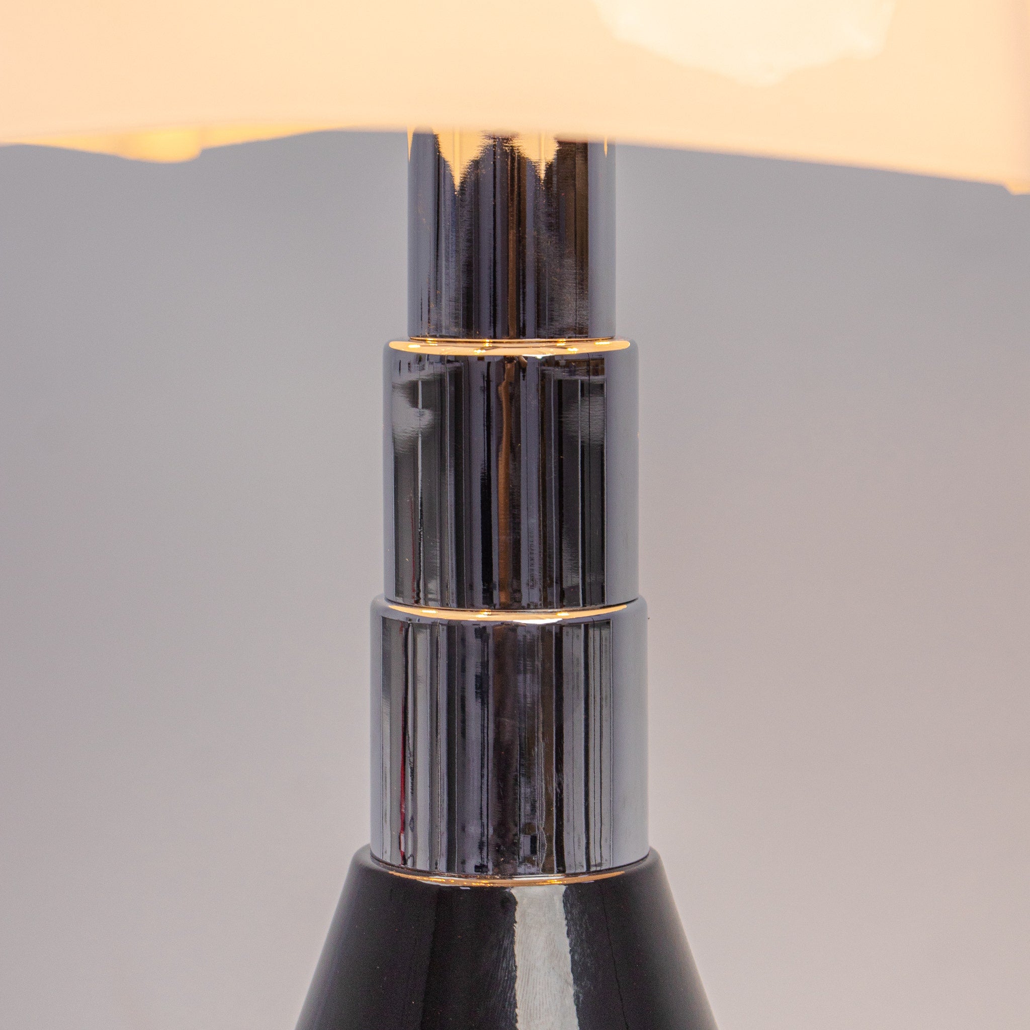 Scallop Shell (Black) Table Lamp