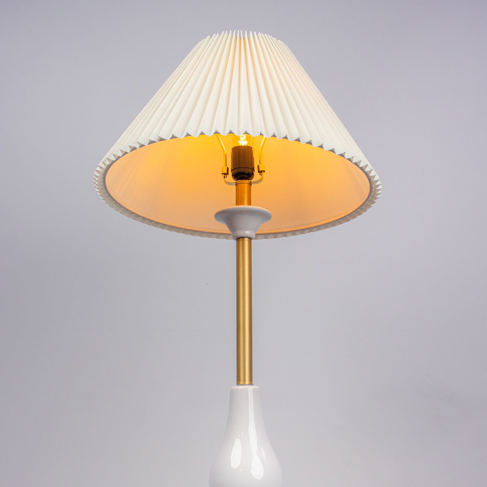 White Nest Table Lamp