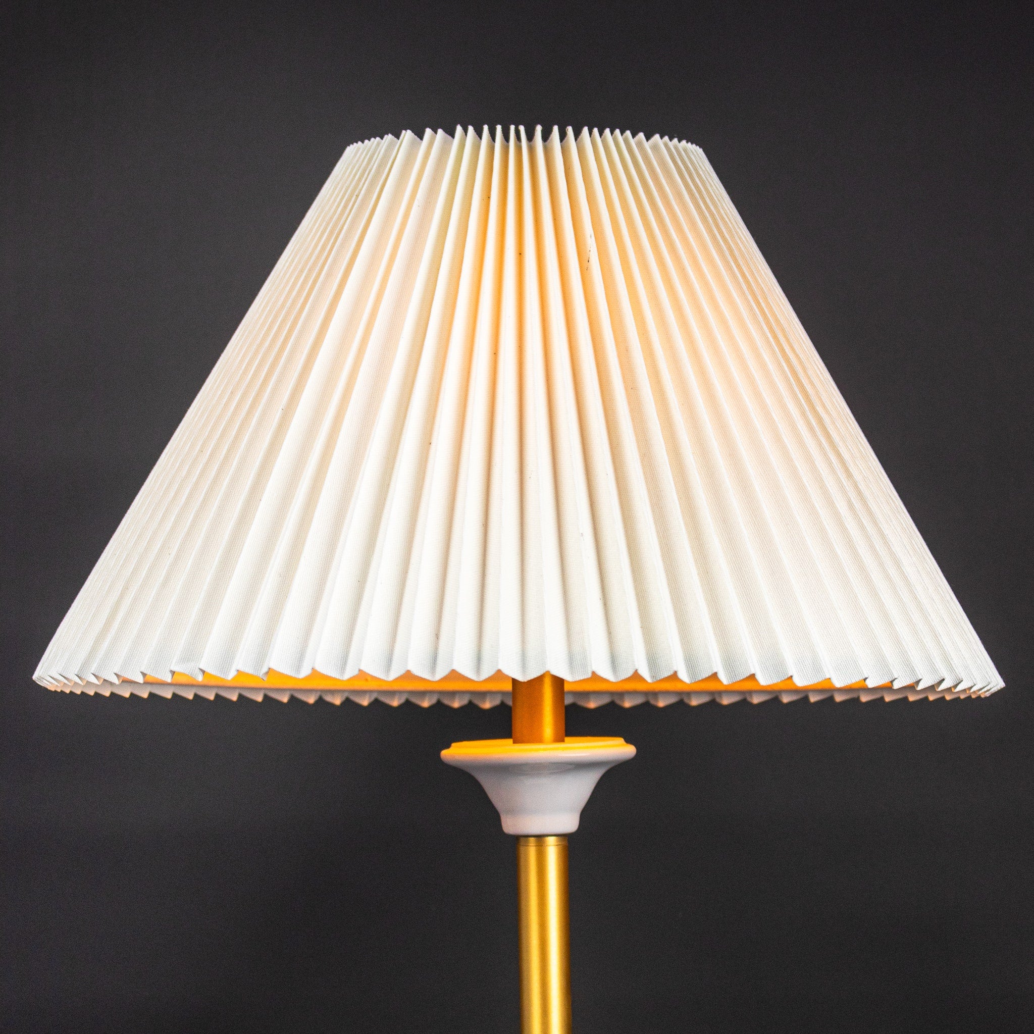 White Nest Table Lamp