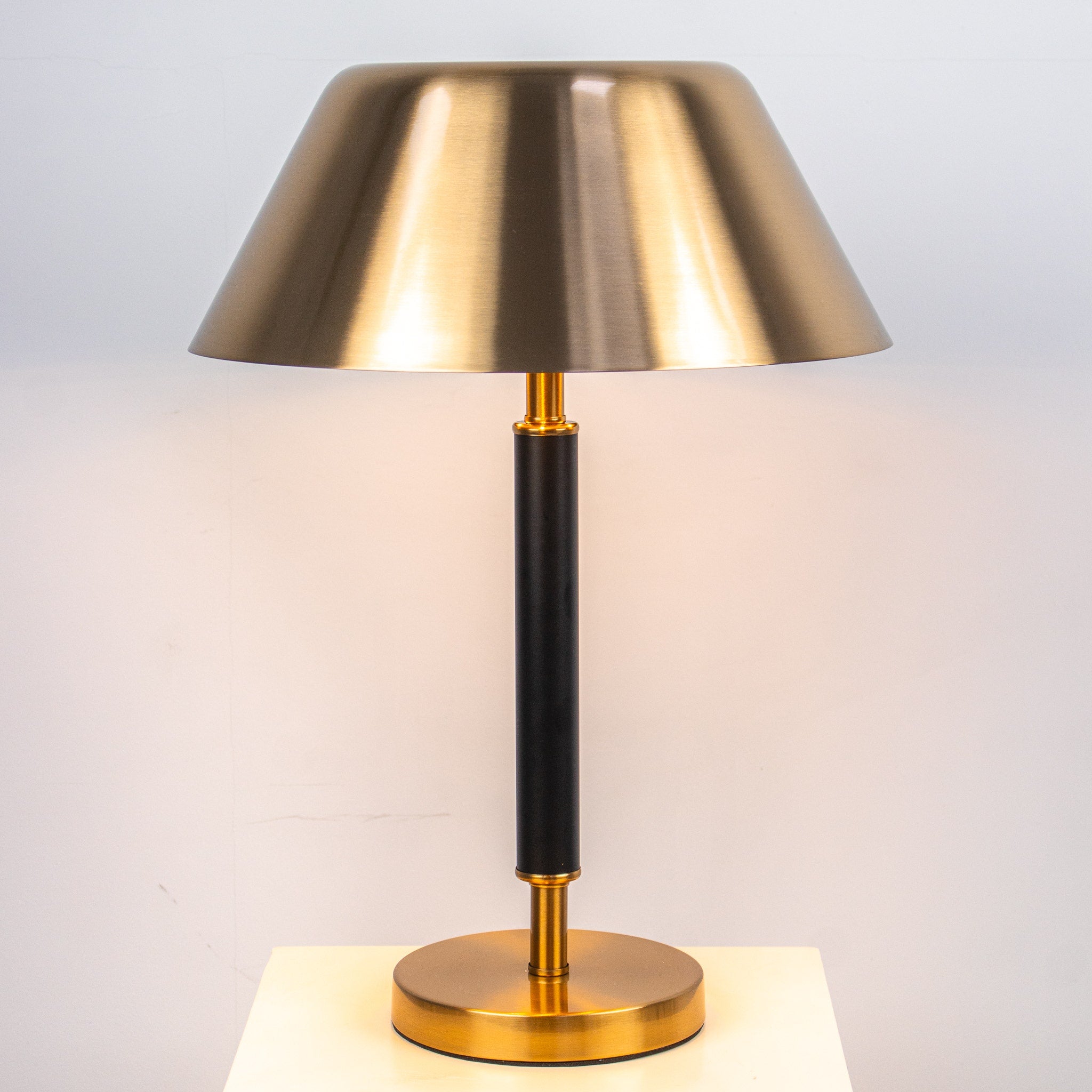 Ebony Halo Table Lamp