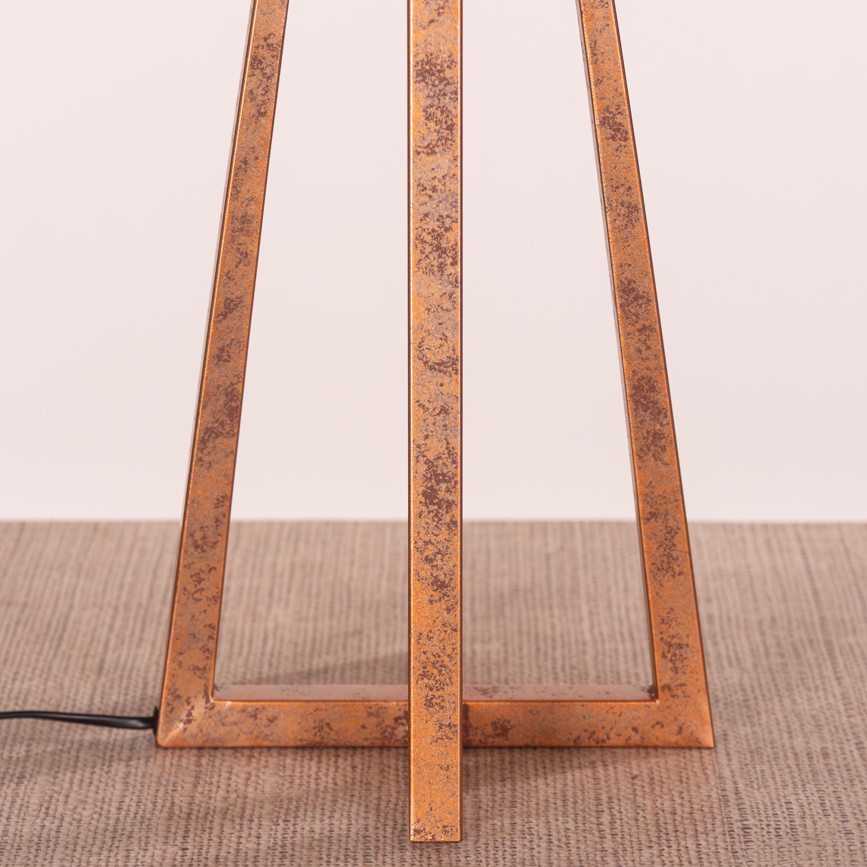 Sweet Escapade (Antique Gold, Off-White) Metal Table Lamp