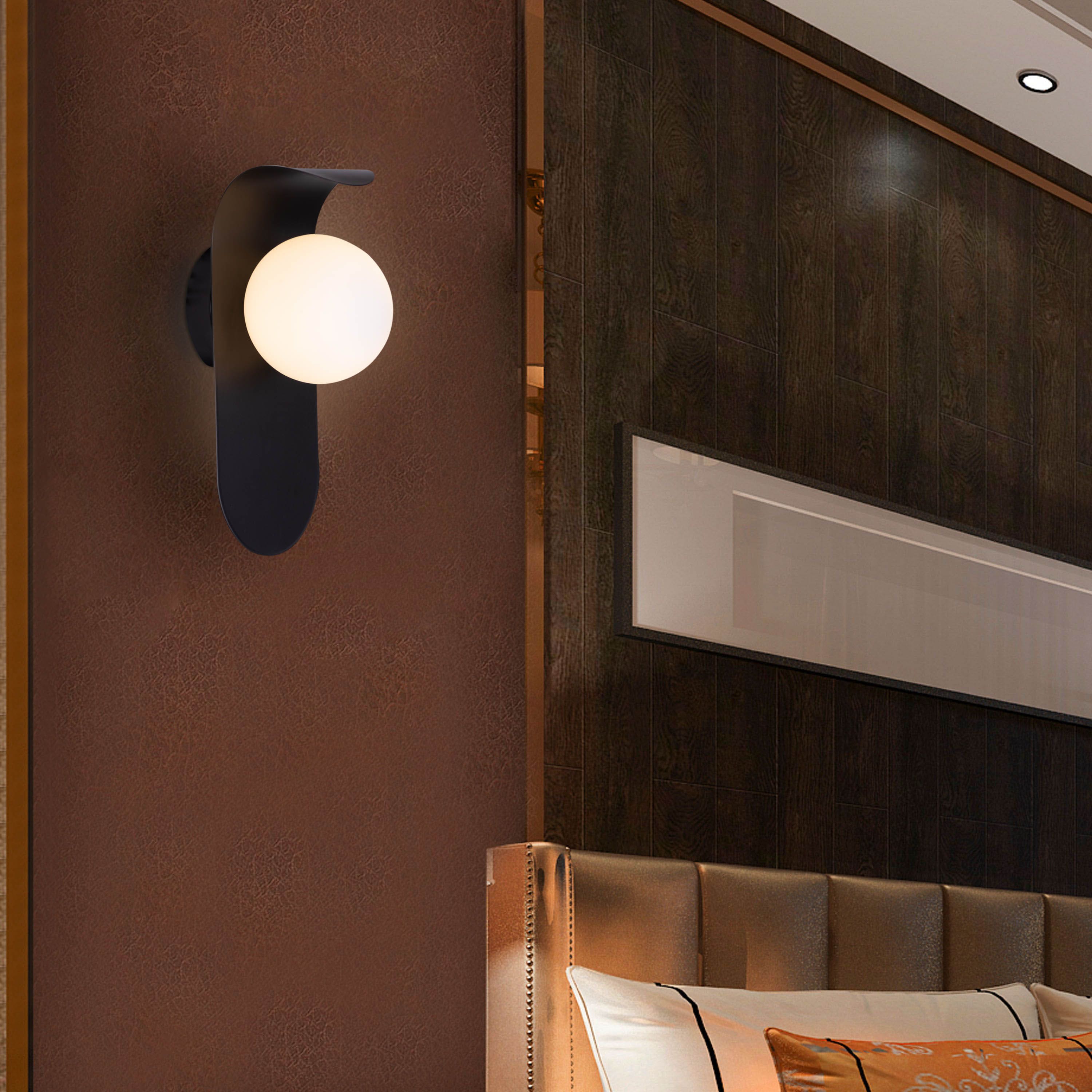 Gifted (Black) Wall Light