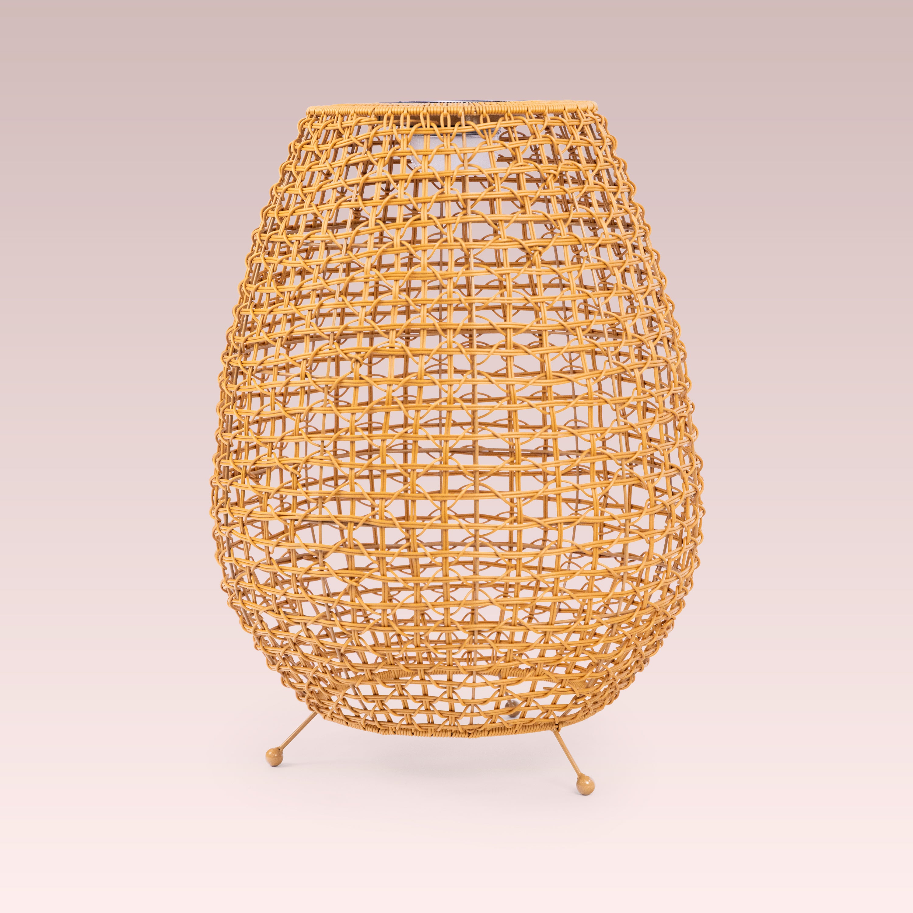 مصباح أرضي خارجي Saffron Spire (يعمل بالطاقة الشمسية وقابل لإعادة الشحن)