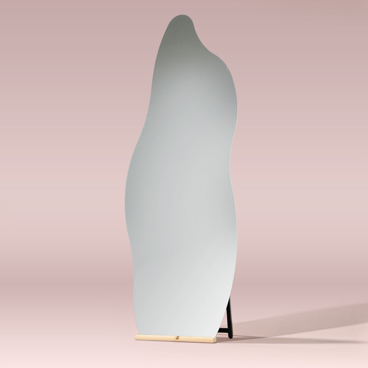 The Royal Contour Standing Mirror