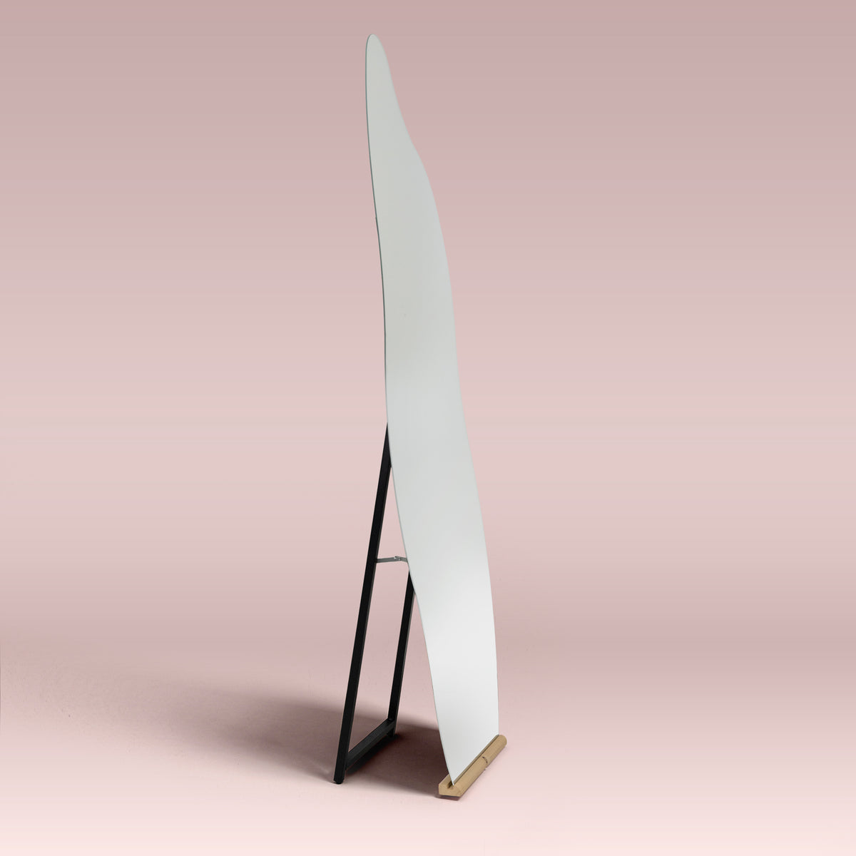 The Royal Contour Standing Mirror