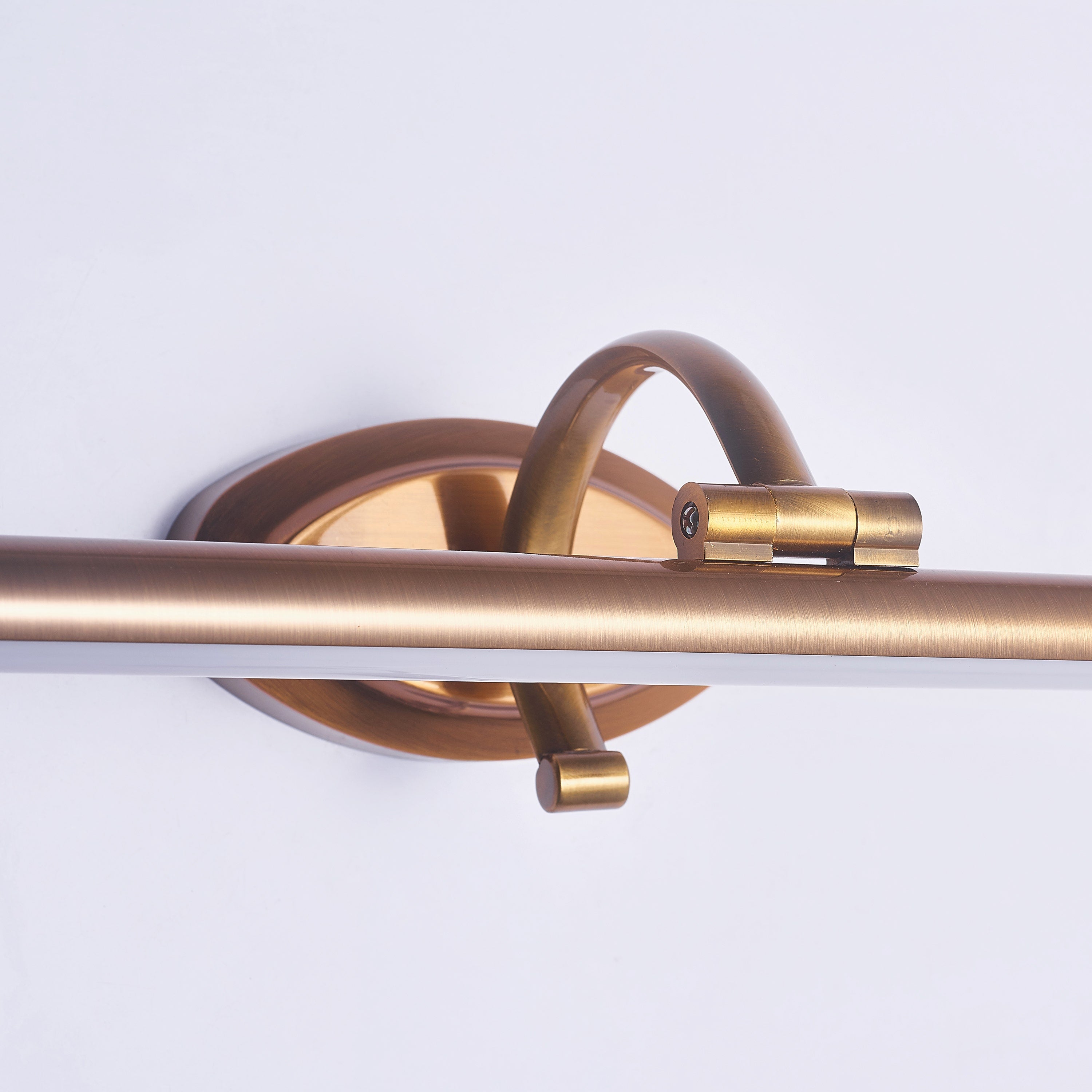 Gravitate (Medium, Gold) Wall Light