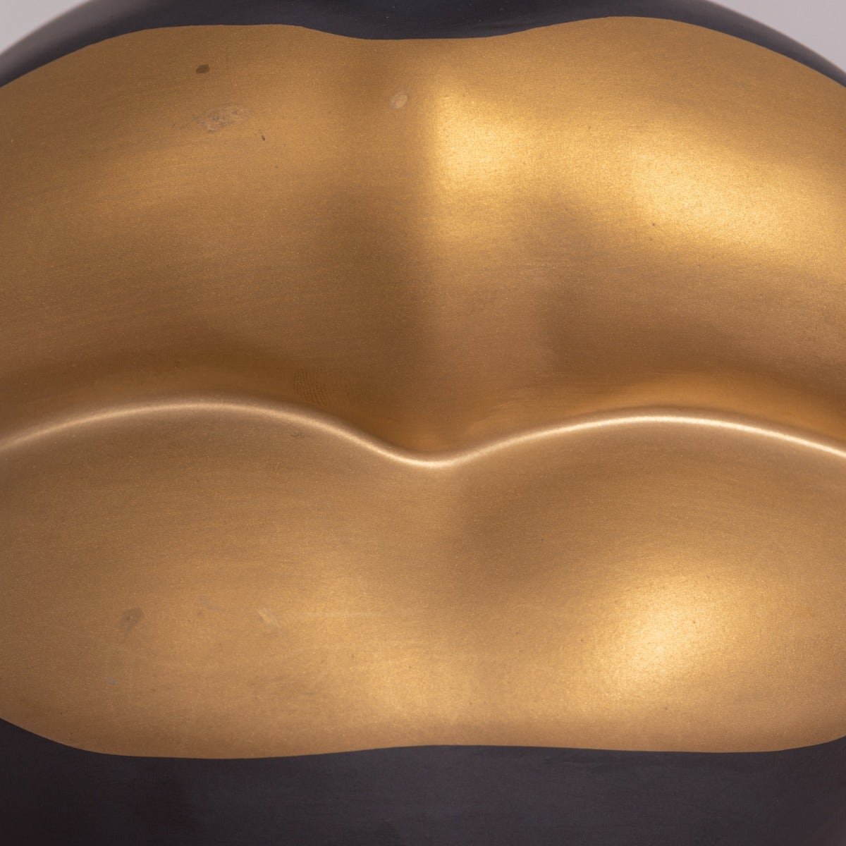 Lucky Lips (Black/ Gold) Ceramic Home Decor