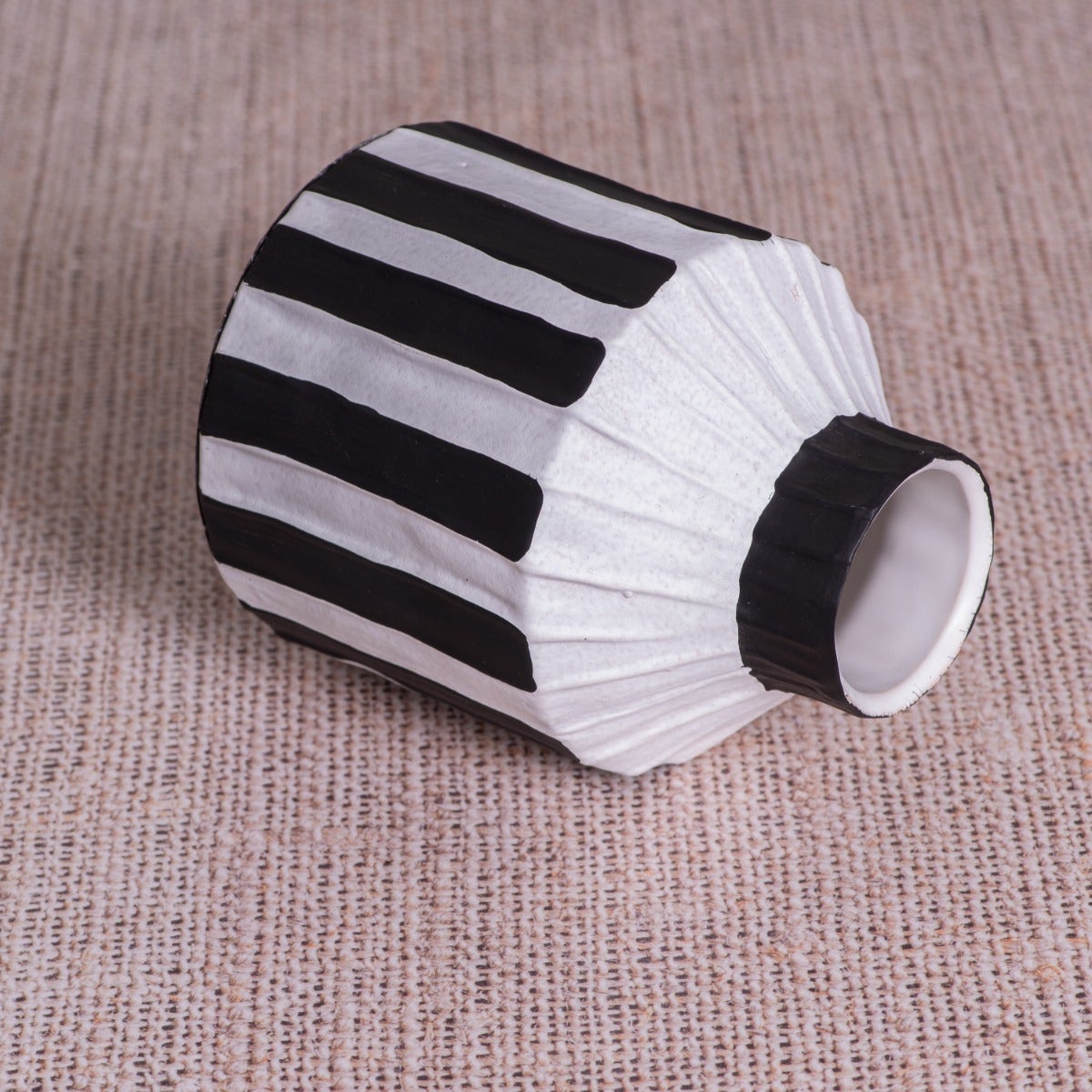 Island Treasure (White/Black) Ceramic Vase