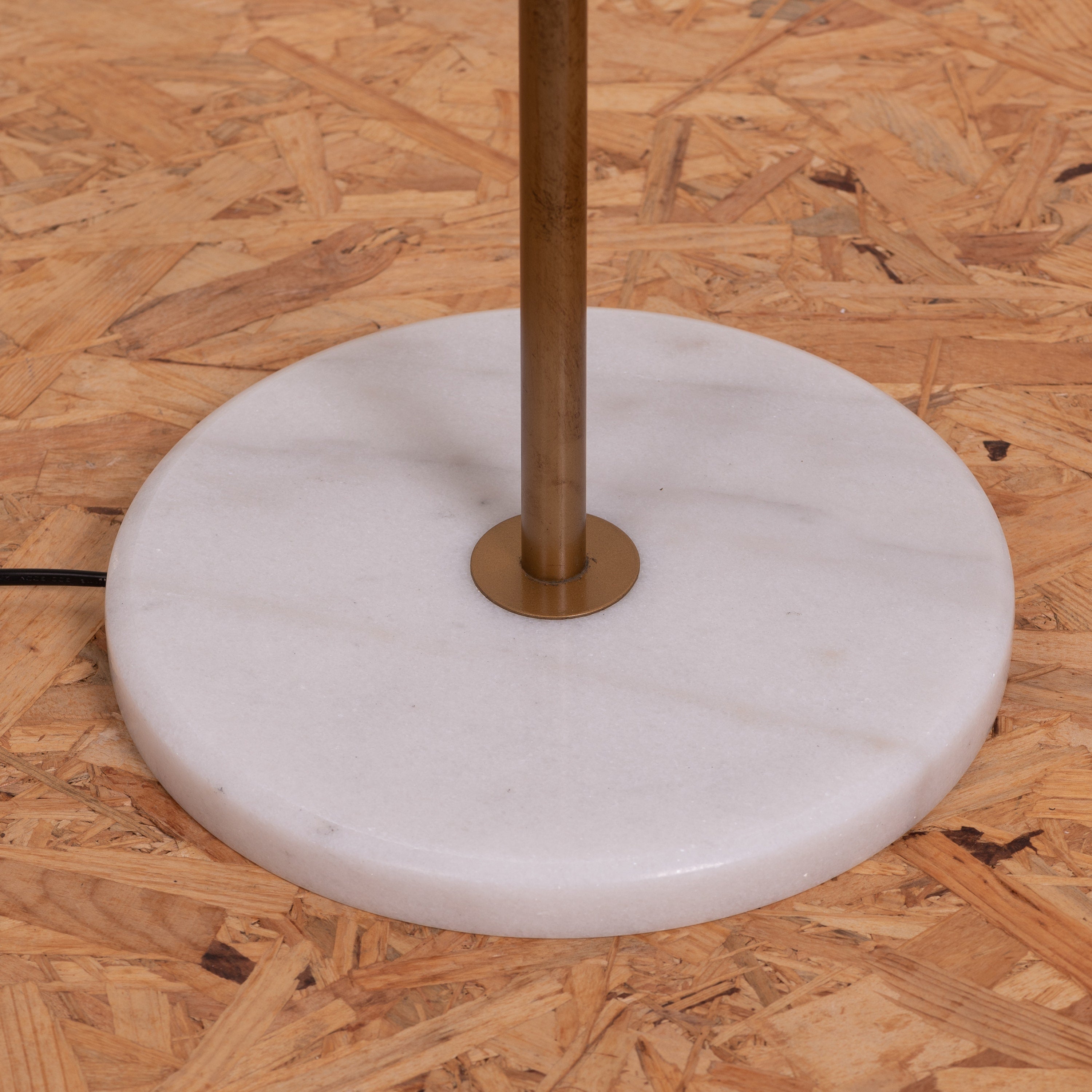 Effortless Signature (Gold, Black) Floor Lamp