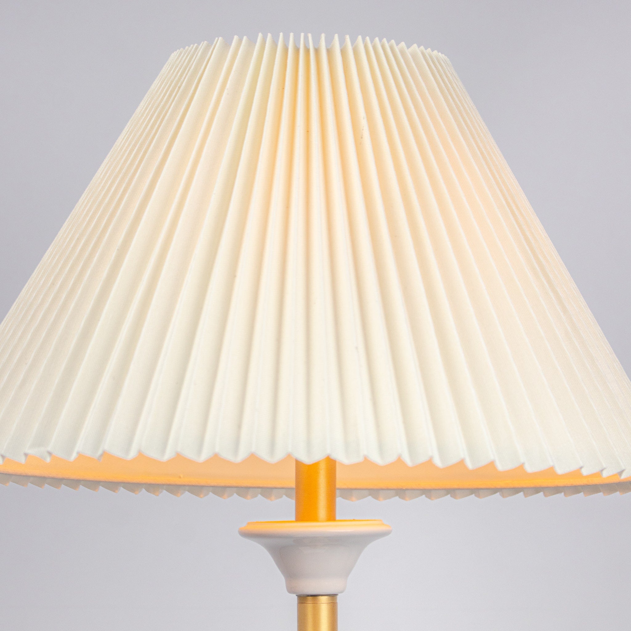 White Nest Table Lamp