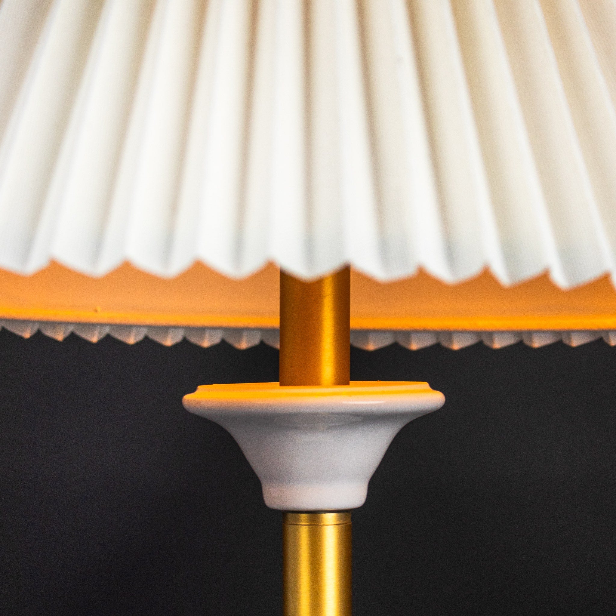 White Nest Table Lamp