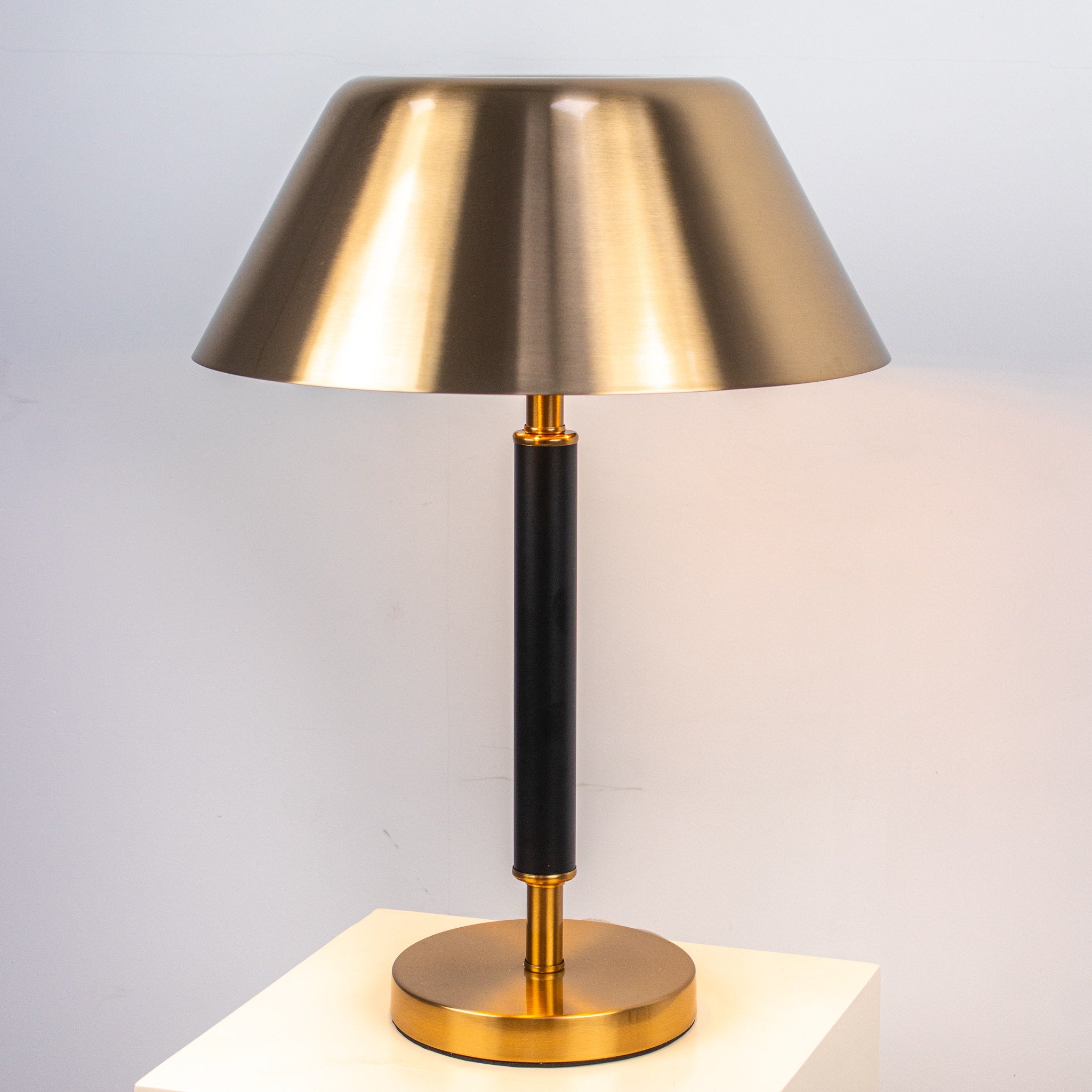 Ebony Halo Table Lamp