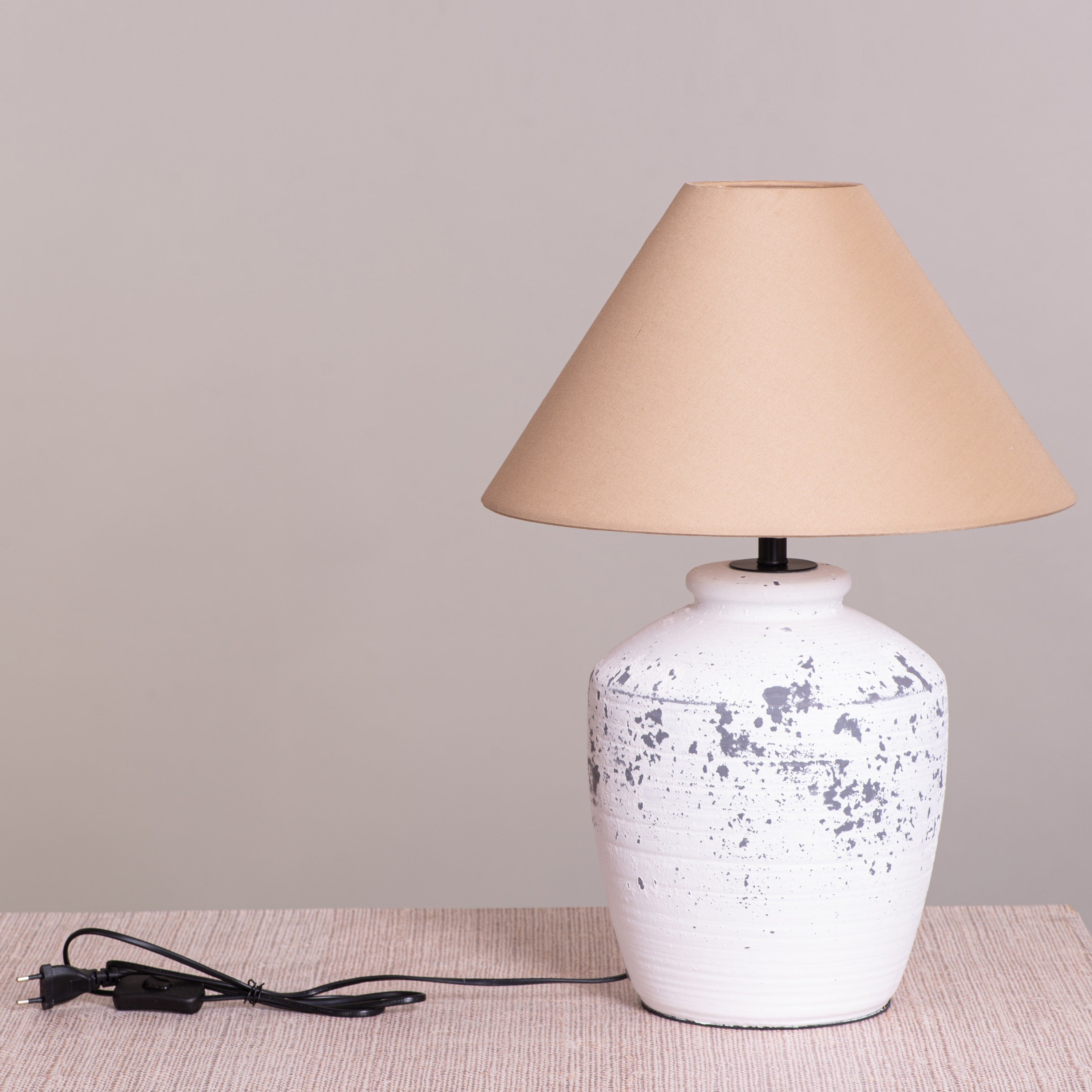 Puglia Pottery (White, Beige) Ceramic Table Lamp