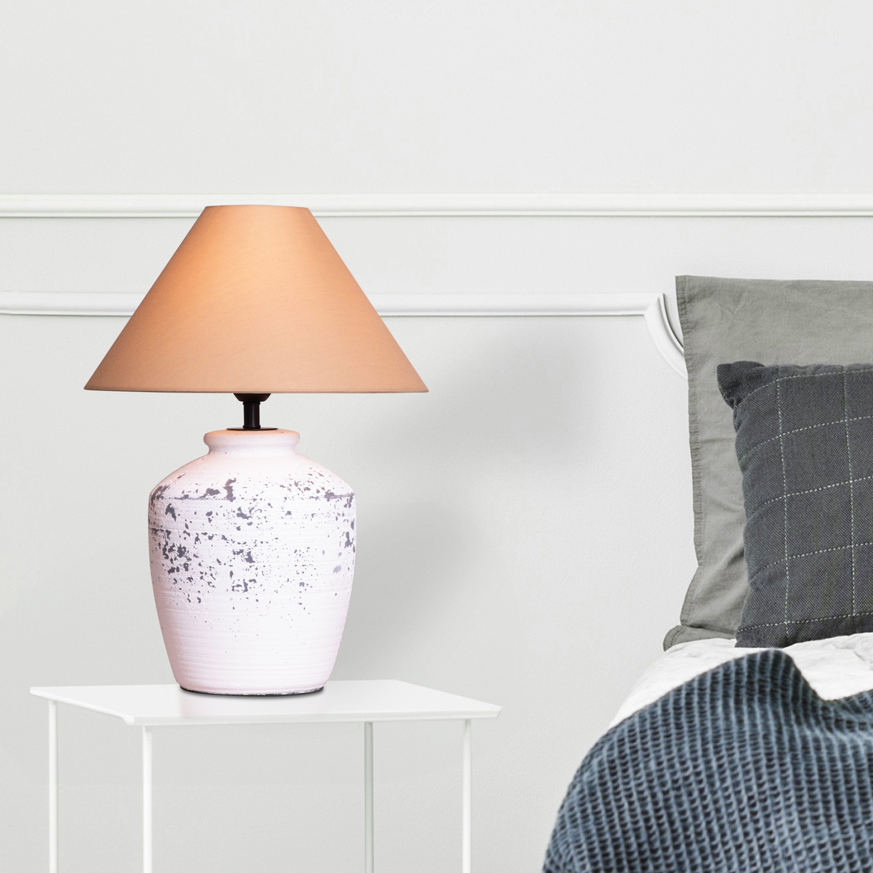 Puglia Pottery (White, Beige) Ceramic Table Lamp