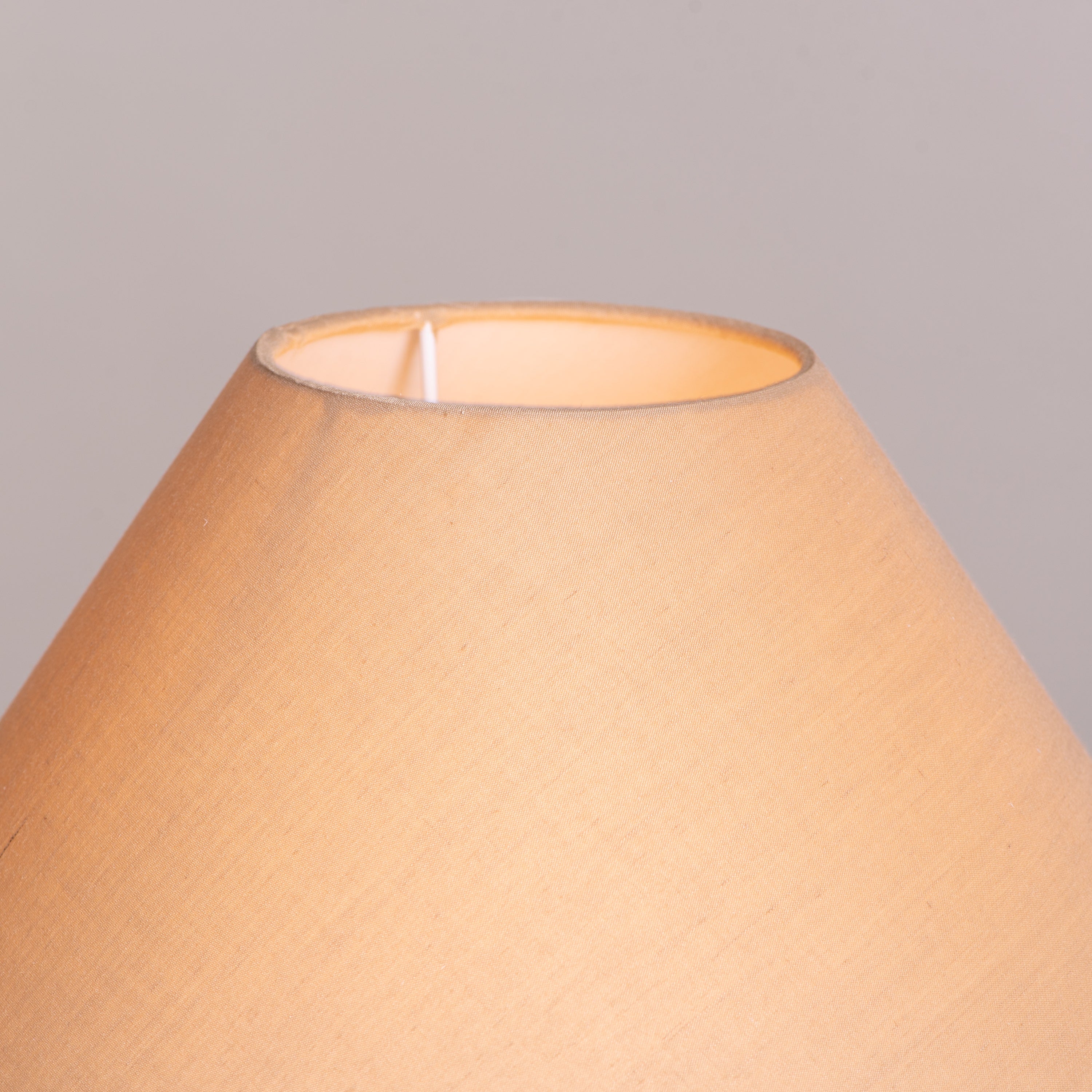 Puglia Pottery (White, Beige) Ceramic Table Lamp