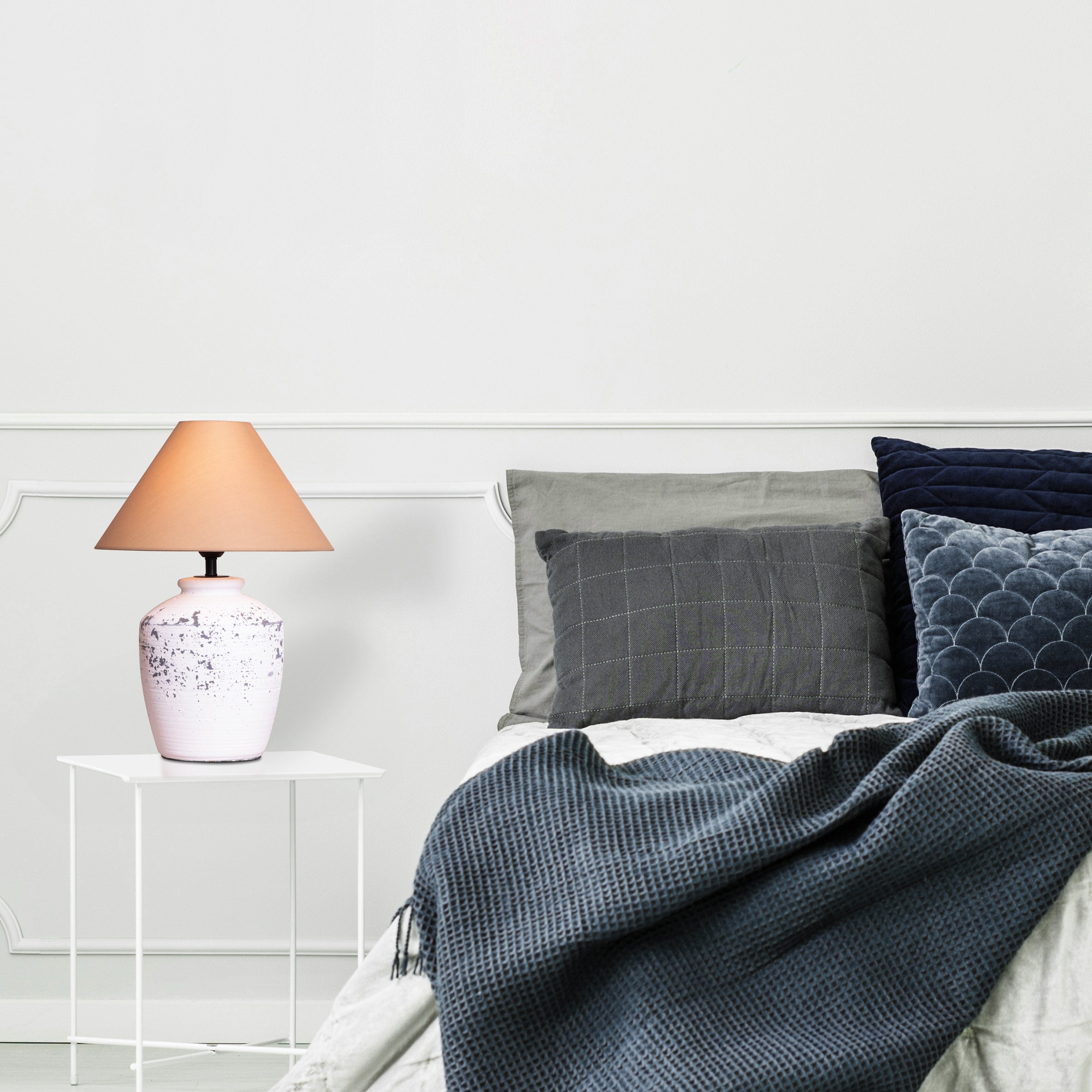 Puglia Pottery (White, Beige) Ceramic Table Lamp