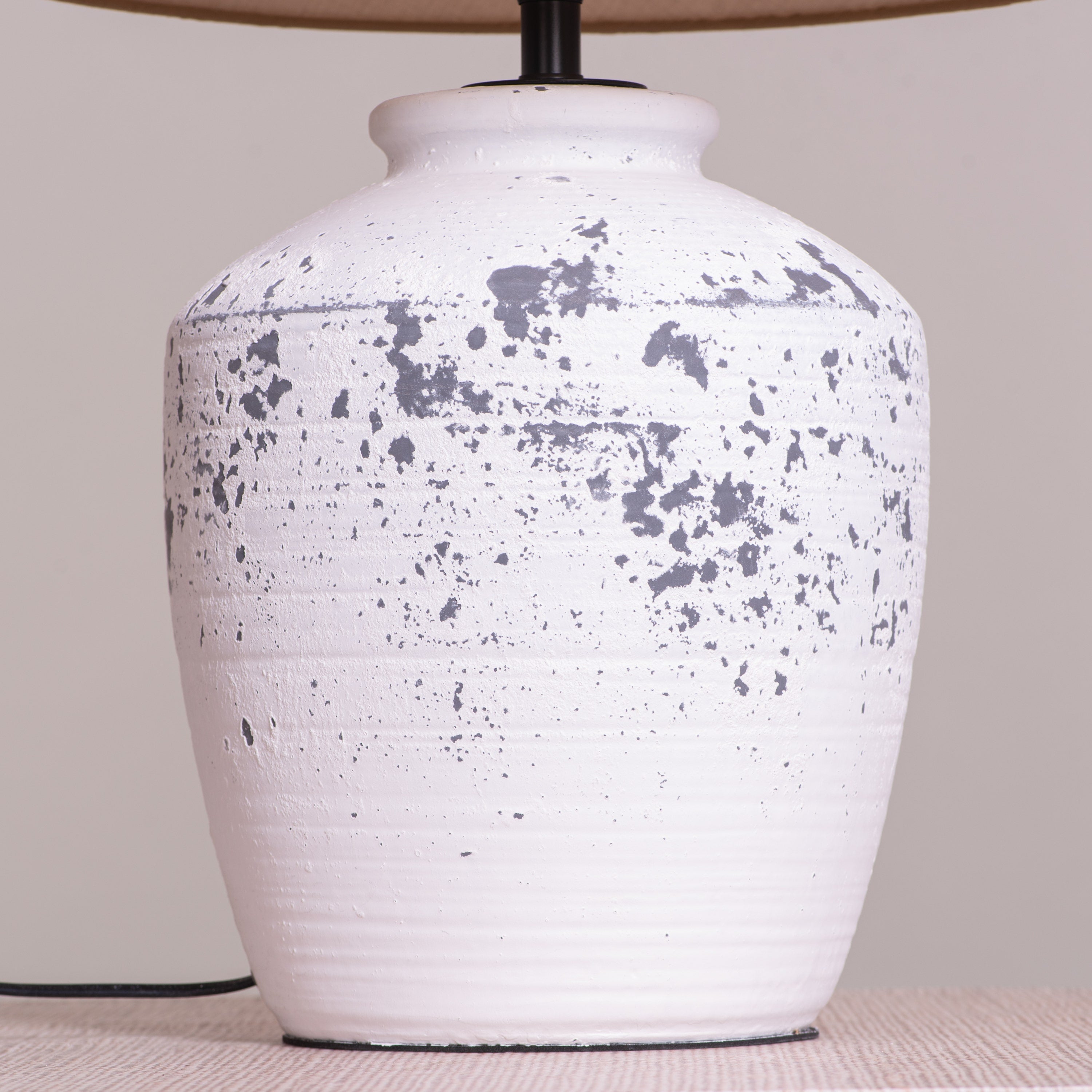 Puglia Pottery (White, Beige) Ceramic Table Lamp